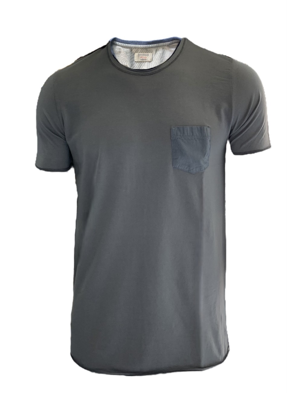 T-shirt con taschino sul petto