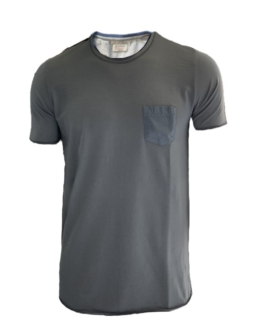 T-shirt con taschino sul petto