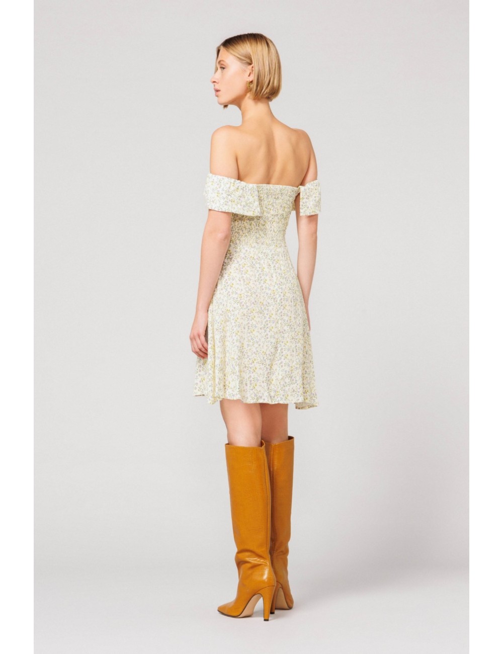 Abito scollo a barca