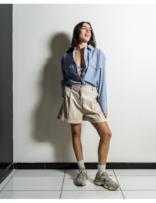 Short in pelle