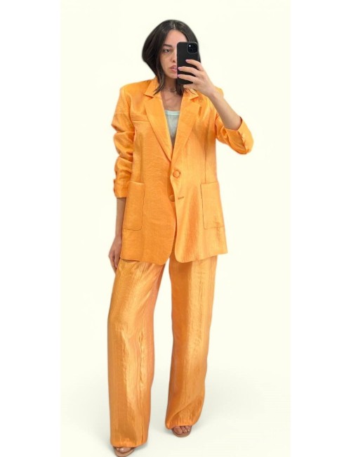Tailleur arancio effetto lucido