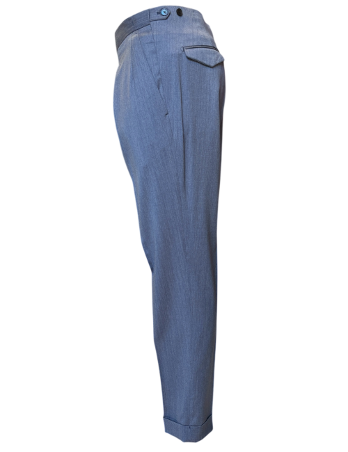 Pantalone celeste con pence